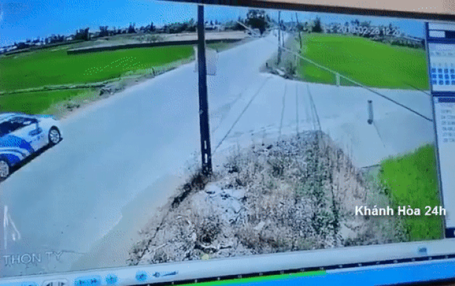 Hoảng hồn vì clip ô tô đâm trực diện 2 học sinh đi xe đạp khiến 1 người tử vong Ảnh 2