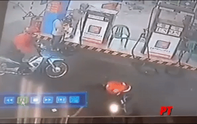 Đậu xe rồi mang can vào mua xăng, lúc quay ra người đàn ông tá hỏa phát hiện chiếc xe 'không cánh mà bay' Ảnh 2