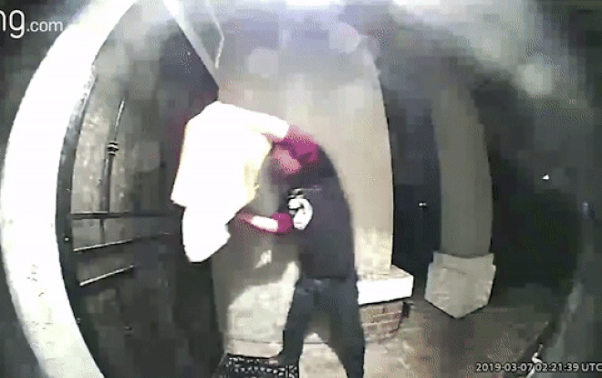 Mang xăng qua đốt nhà hàng xóm để trừ ma, người đàn ông nhận kết đắng Ảnh 2