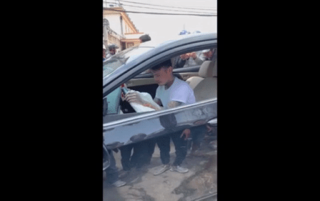 Thanh niên lái ô tô tông nát hàng loạt phương tiện rồi ôm vô lăng lắc lư ở Đà Lạt: Không có bằng lái, dương tính với ma túy Ảnh 2