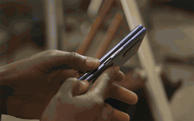 Cận cảnh Samsung Galaxy Fold: Smartphone đắt đỏ nhưng độc lạ và xịn xò nhất hiện nay! Ảnh 2