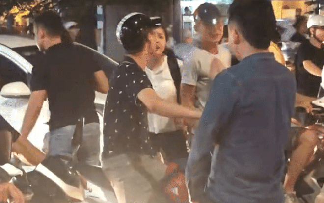 Xôn xao clip thanh niên biến thái giở trò sờ mông gái xinh giữa đường 'em ơi, em à' và cái kết Ảnh 2