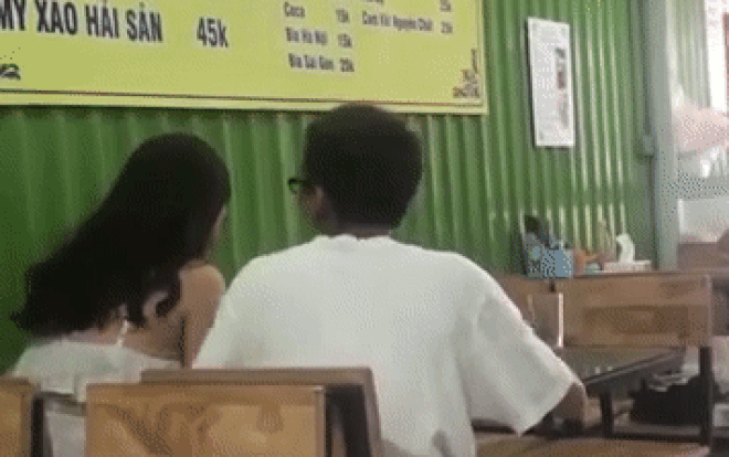 Đút nhầm miếng hành, chàng trai bị bạn gái quát tháo và hành động đáp trả bất ngờ Ảnh 2