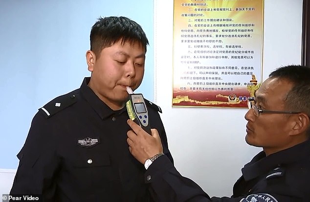 kiểm tra nồng độ cồn.