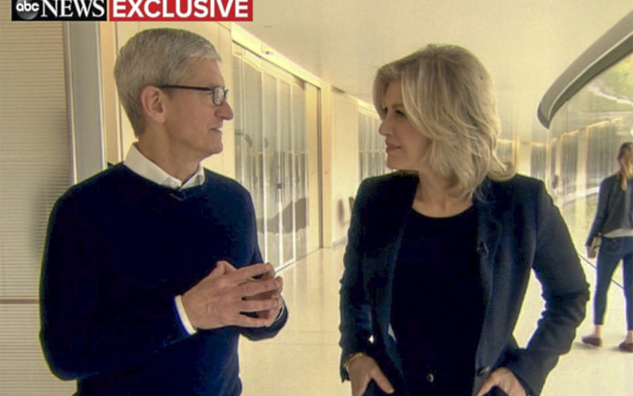 Tim Cook dùng iPhone 200 lần mỗi ngày