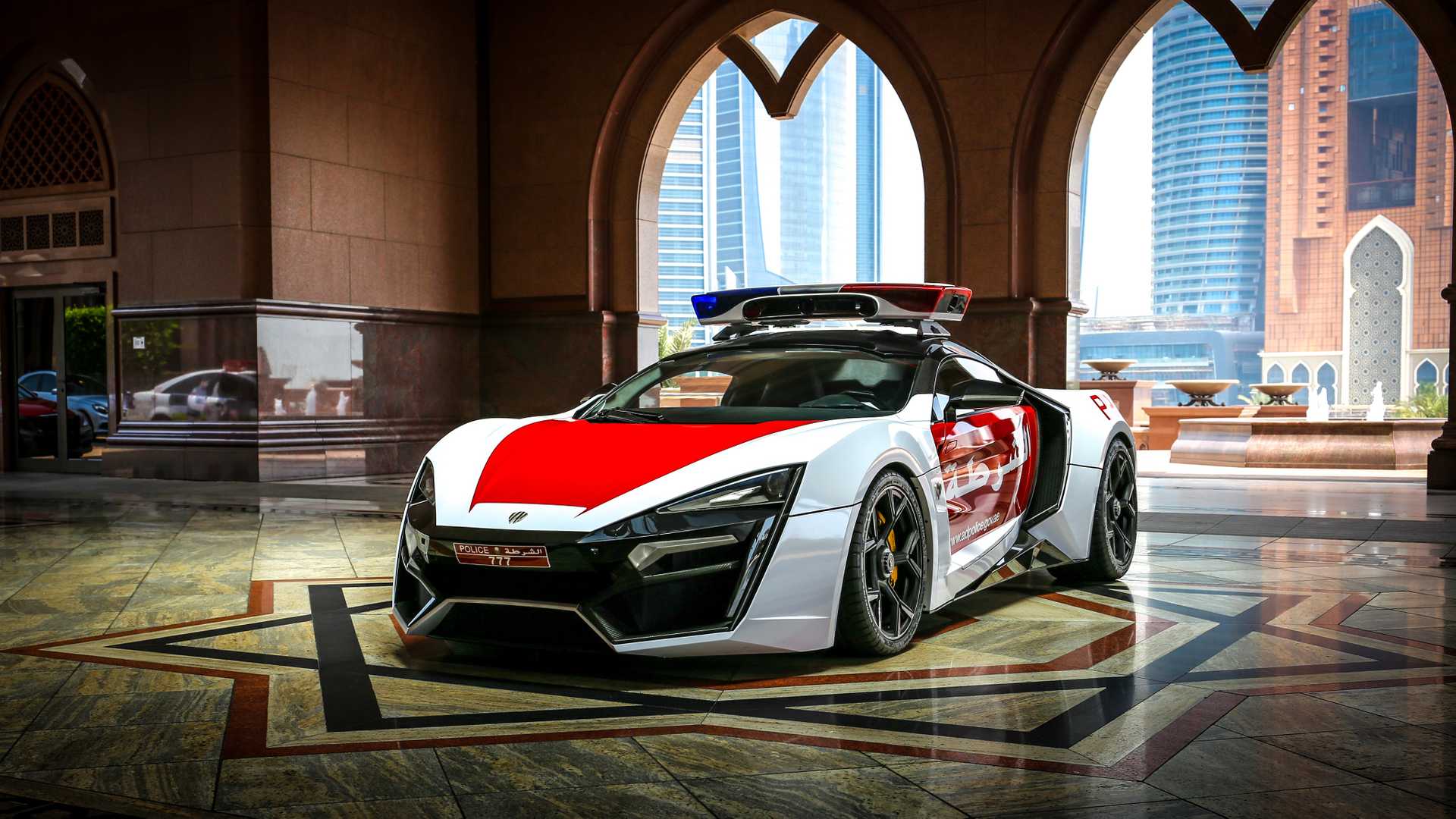 Siêu xe Lykan HyperSport của cảnh sát Dubai