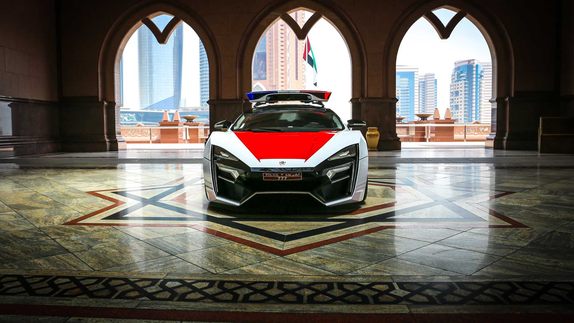 Siêu xe Lykan HyperSport của cảnh sát Dubai