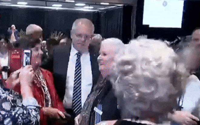 Thủ tướng Úc bị ném trứng vào đầu trong lúc vận động tranh cử Ảnh 2