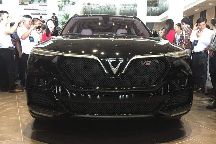 VinFast Lux V8