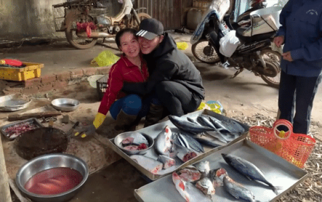 3 năm xa quê, con trai khiến bố mẹ bật khóc trong ngày về bằng cách không ai ngờ đến Ảnh 2