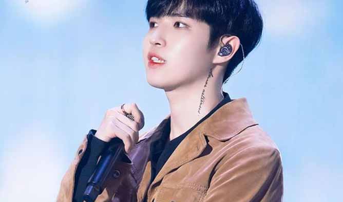 Kim Jaehwan nhập viện sau khi cống hiến hết mình với người hâm mộ.