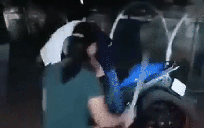 Chết cười với bà mẹ quốc dân: 8h tối đuổi đánh con trai ra khỏi nhà, cho tiền ép đi tán gái Ảnh 2