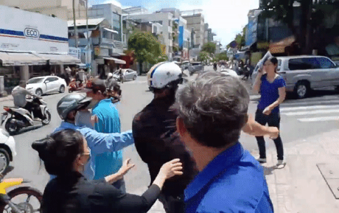 Lê Dương Bảo Lâm chính thức lên tiếng khi bị nghi dựng cảnh hành hung: 'Chẳng ai dại dàn cảnh đánh đập khi mẹ và vợ con đều ở đó' Ảnh 2