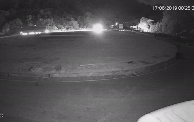 Camera ghi lại cú va chạm kinh hoàng giữa xe tải và xe khách khiến 40 người thương vong ở Hòa Bình Ảnh 2