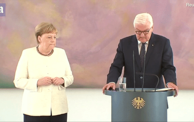 Thủ tướng Đức lại đứng run lẩy bẩy chỉ trong vòng 2 tuần Ảnh 2