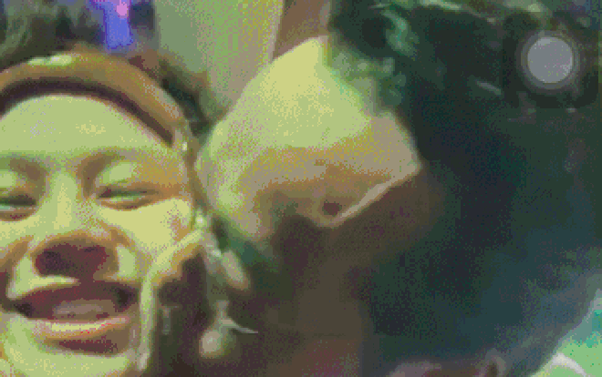 Khoảnh khắc NSND Hoàng Dũng hôn Bảo Hân bất ngờ được dân mạng 'đào mộ' gây nhiều tranh cãi Ảnh 2