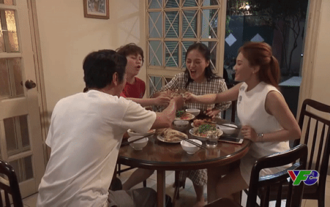 Nhân ngày Gia đình Việt Nam, 'Về Nhà Đi Con' tung clip 4 bố con ông Sơn ‘ăn nhậu’ vui vẻ cùng nhau Ảnh 2