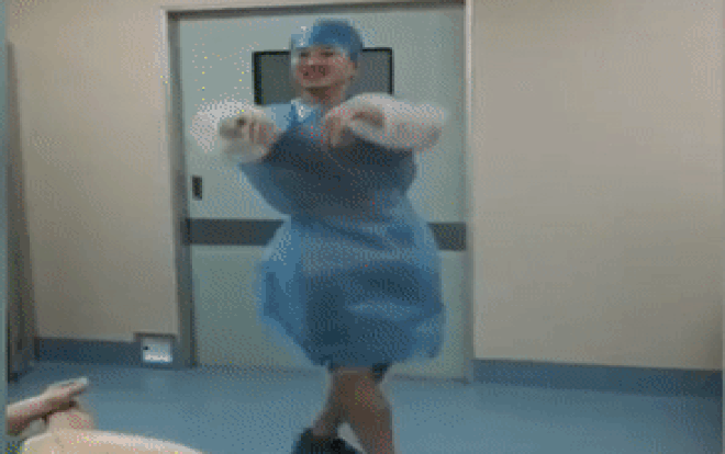 Giúp vợ giảm cơn đau trong cơn 'vượt cạn', ông chồng làm điều này khiến các chị em đỏ mắt ghen tị Ảnh 2