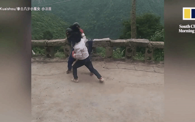 Bé gái 8 tuổi gây choáng với kỹ năng boxing ‘thần sầu’ Ảnh 2