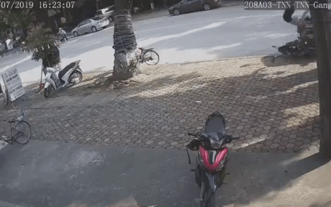 Thái Nguyên: Ô tô 5 chỗ gây tai nạn liên hoàn khiến 3 người bị thương nặng Ảnh 2