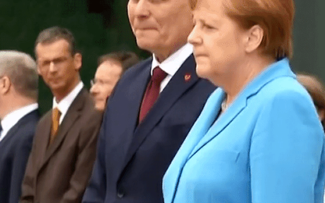 Thủ tướng Đức đứng run lẩy bẩy lần thứ 3 chỉ trong vòng một tháng Ảnh 2