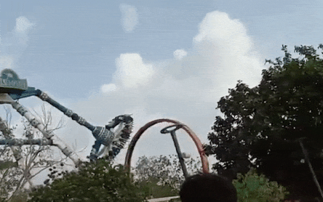 Trục đu quay bất ngờ gãy đôi khiến ít nhất hai người chết và hàng chục người nhập viện Ảnh 2