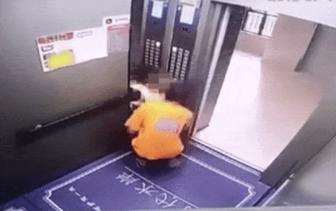 Phẫn nộ nam thanh niên giở trò đồi bại với bé gái trong thang máy Ảnh 2