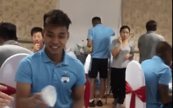 Văn Thanh hoảng khiếp vía khi bị troll bằng rắn… đồ chơi, dù trước đó tỏ ra mình 'mạnh mẽ' Ảnh 2