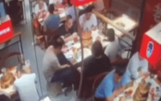 Vừa ngồi ăn được 3 phút, nồi lẩu bất ngờ phát nổ Ảnh 2