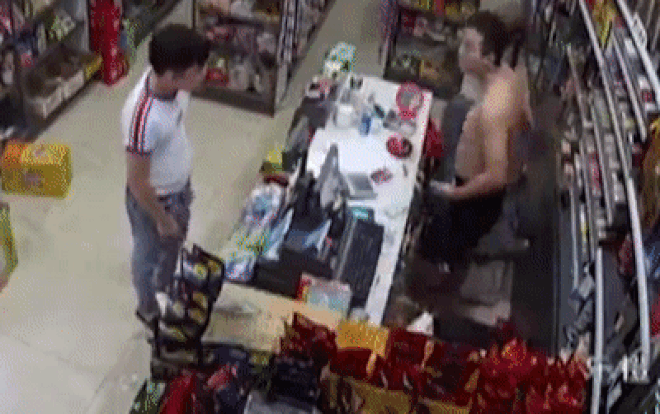 Cầm dao đi cướp, nam thanh niên 'tắt điện' khi ông chủ lấy ra thứ này Ảnh 2