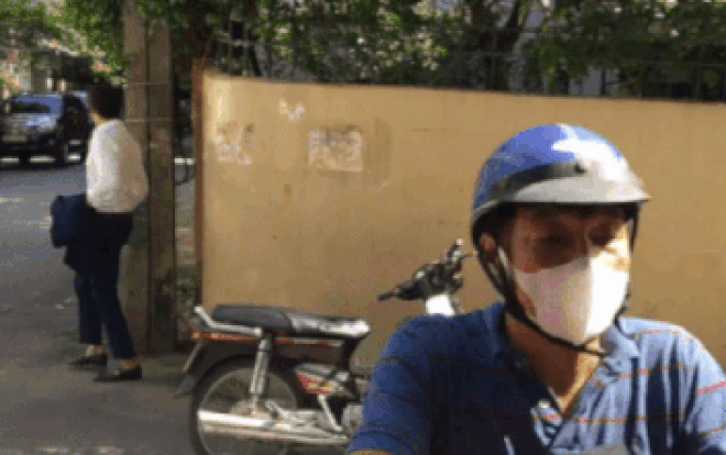 Về Nhà Đi Con: Danh tính bất ngờ của ông xe ôm chở Vũ (Quốc Trường) đi vài mét nhưng 'chém' hẳn 50 nghìn! Ảnh 2