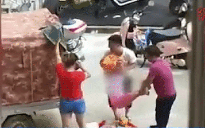 Bé gái 9 tuổi bị bắt cóc giữa ban ngày, hung thủ phía sau khiến ai cũng bàng hoàng Ảnh 2