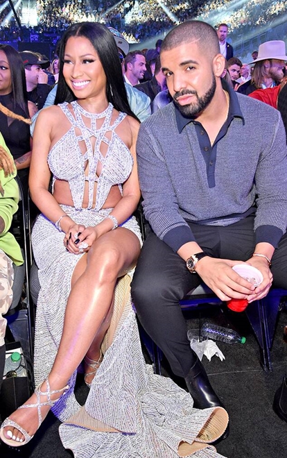 Fan hâm mộ chỉ trích Drake phản bội Nicki Minaj, làm thân với Cardi B