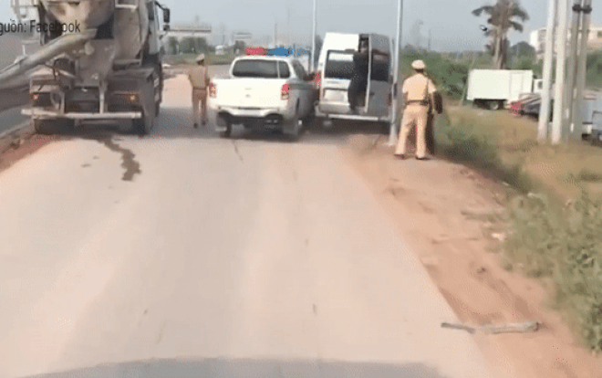 Vụ Cảnh sát nổ súng truy đuổi xe khách biển giả trên cao tốc Bắc Giang - Hà Nội: Biển kiểm soát của một xe khách loại khác Ảnh 2