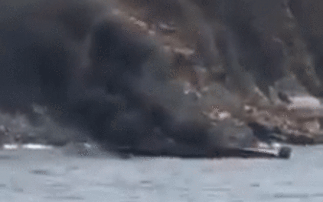 Ca nô du lịch bất ngờ bốc cháy trên vịnh Nha Trang, 2 thuyền viên bị bỏng Ảnh 2