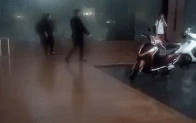 Bảo vệ khách sạn ở Hà Nội đuổi không cho người dân trú mưa tránh giông lốc vì… 'đường này khách VIP đang vào' Ảnh 2