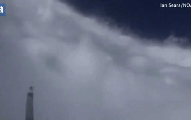 'Đứng tim' giây phút các 'thợ săn' vào giữa mắt bão Dorian Ảnh 2