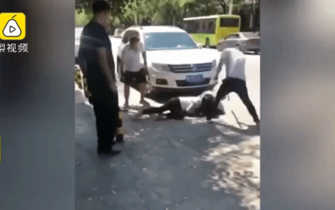 Vừa bước ra khỏi đồn cảnh sát, vợ bị chồng đánh thậm tệ Ảnh 2