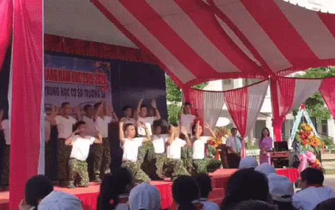 Nhóm nam sinh Đồng Nai 'quẩy cực sung' trong tiết mục văn nghệ chào mừng lễ khai giảng khiến CĐM hết lời khen ngợi Ảnh 2