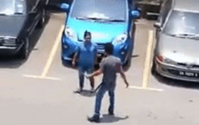 Chồng tự tát đôm đốp vào mặt mình khi cãi nhau với vợ khiến dân tình xôn xao Ảnh 2