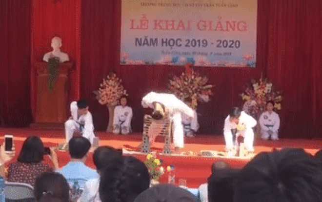 Tiết mục biểu diễn Kung fu độc lạ của 3 nam sinh trong ngày khai giảng: ‘Đúng là trường người ta chưa bao giờ khiến mình thất vọng’ Ảnh 2