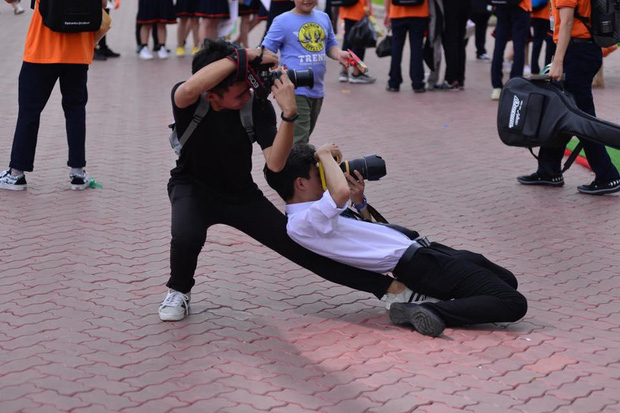 Đúng là hết lòng vì nghệ thuật.Ảnh: Đặng Khánh Huyền/Group Trường Người Ta