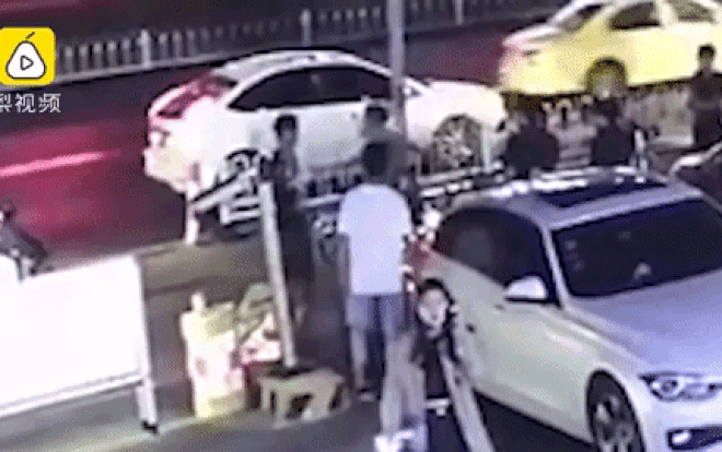 Ngăn người đàn ông đánh bạn gái, chàng trai bị chém 6 nhát dao Ảnh 2