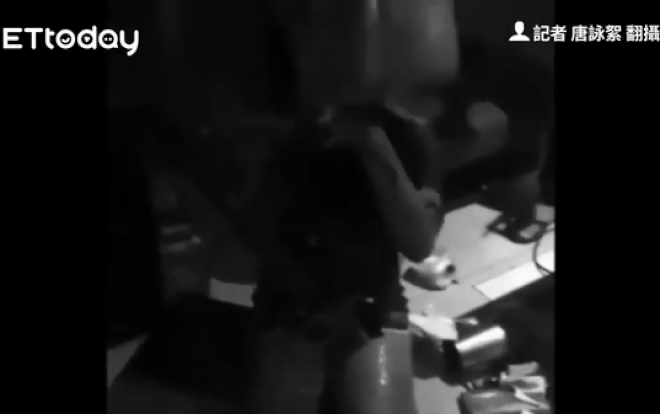 Nữ sinh bị nhóm bạn đánh dã man, đổ rác lên người gây phẫn nộ Ảnh 2