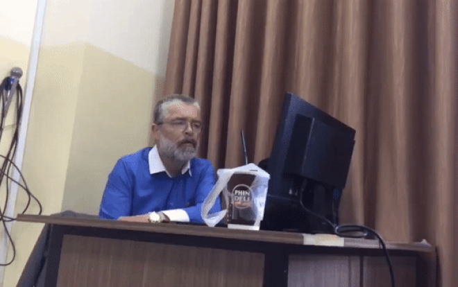 Thầy giáo nước ngoài điểm danh sinh viên bằng tên tiếng Việt khiến cả lớp ngơ ngác vì không nghe ra tên mình Ảnh 2