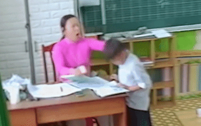 Bí mật gắn camera trong lớp học ở Sài Gòn, phụ huynh phẫn nộ khi phát hiện cô giáo liên tục đánh đập và véo tai hàng loạt học sinh Ảnh 2