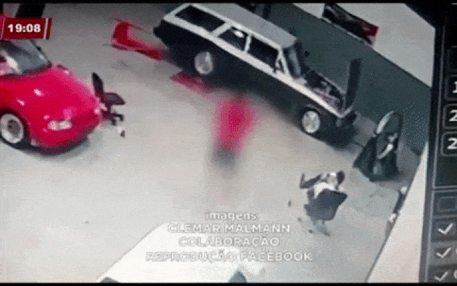 Đang sửa ô tô, người thợ tử vong tại chỗ vì điều hy hữu này Ảnh 2