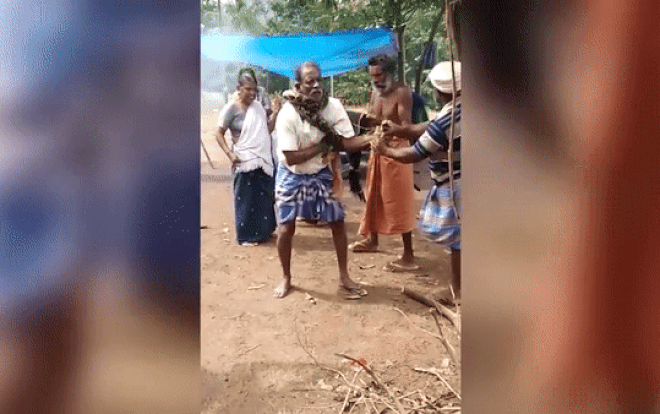 Trăn 3 mét quấn quanh rồi siết cổ người đàn ông tới nghẹt thở Ảnh 2