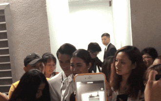 Clip: Fan Hà Nội 'gào thét' đòi Đông Nhi chia sẻ trước ngày 'xuất giá' theo Ông Cao Thắng Ảnh 2