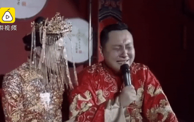 Chú rể khóc nức nở trong đám cưới vì ‘cuối cùng cũng lấy được vợ’ Ảnh 2